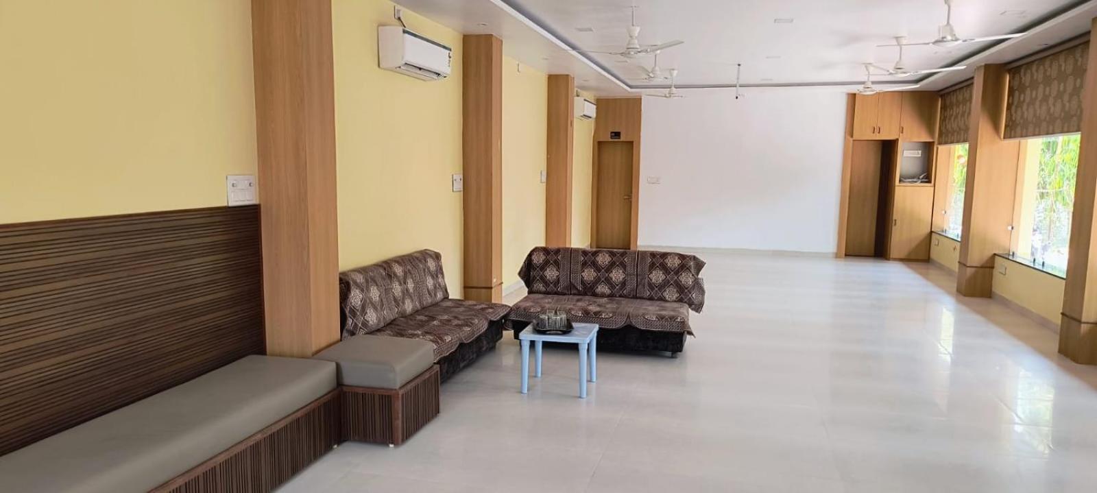 Hotel Satyam Shajapur ภายนอก รูปภาพ
