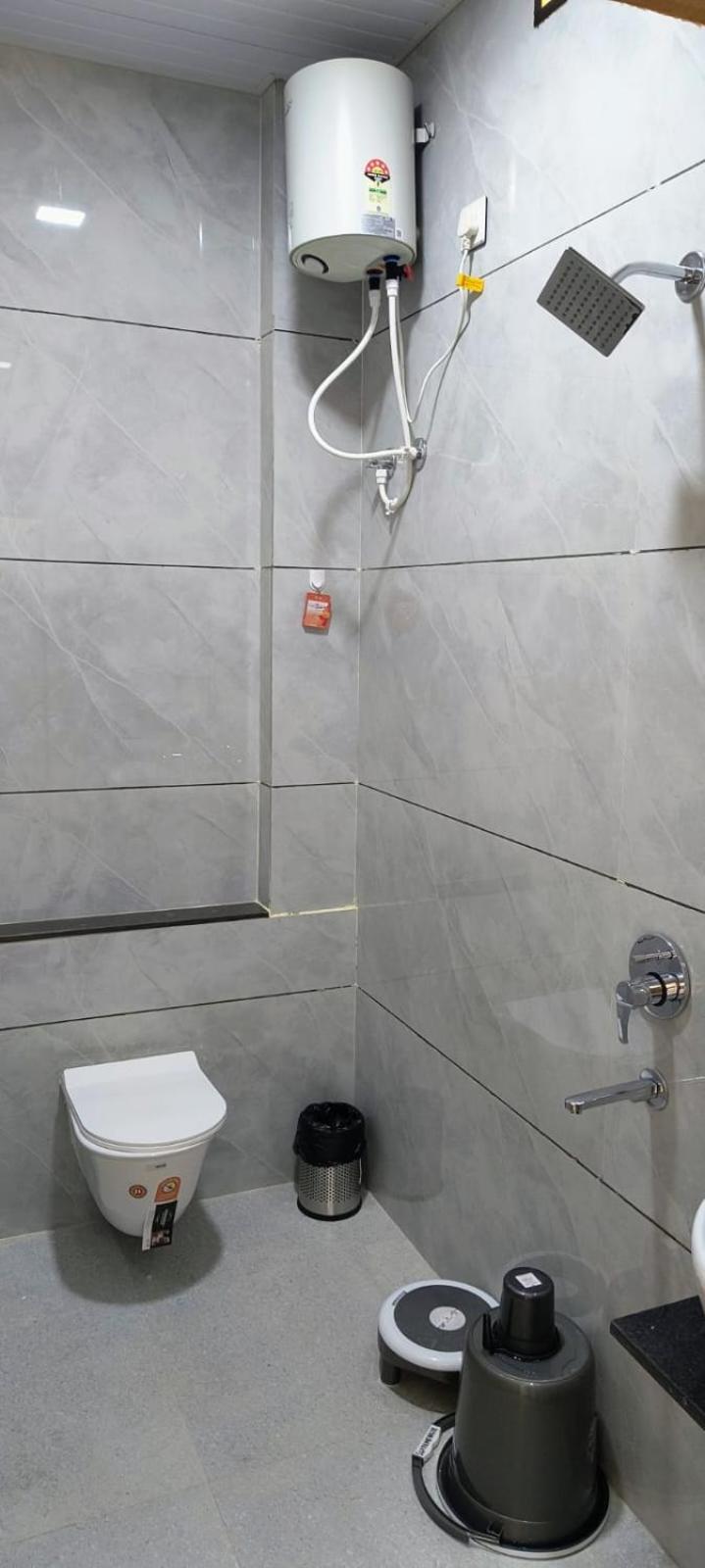 Hotel Satyam Shajapur ภายนอก รูปภาพ
